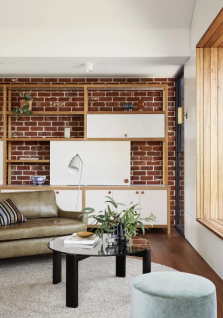
Bức tường gạch giúp tô điểm cho không gian phòng khách trở nên sang trọng hơn
