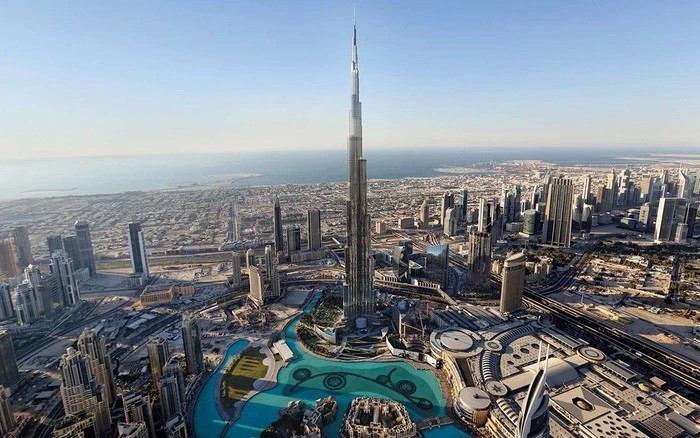 
Nằm ở trung tâm thành phố Dubai, tòa tháp cao chọc trời&nbsp;Burj Khalifa được xem là một điểm nhấn của đất nước giàu có&nbsp;
