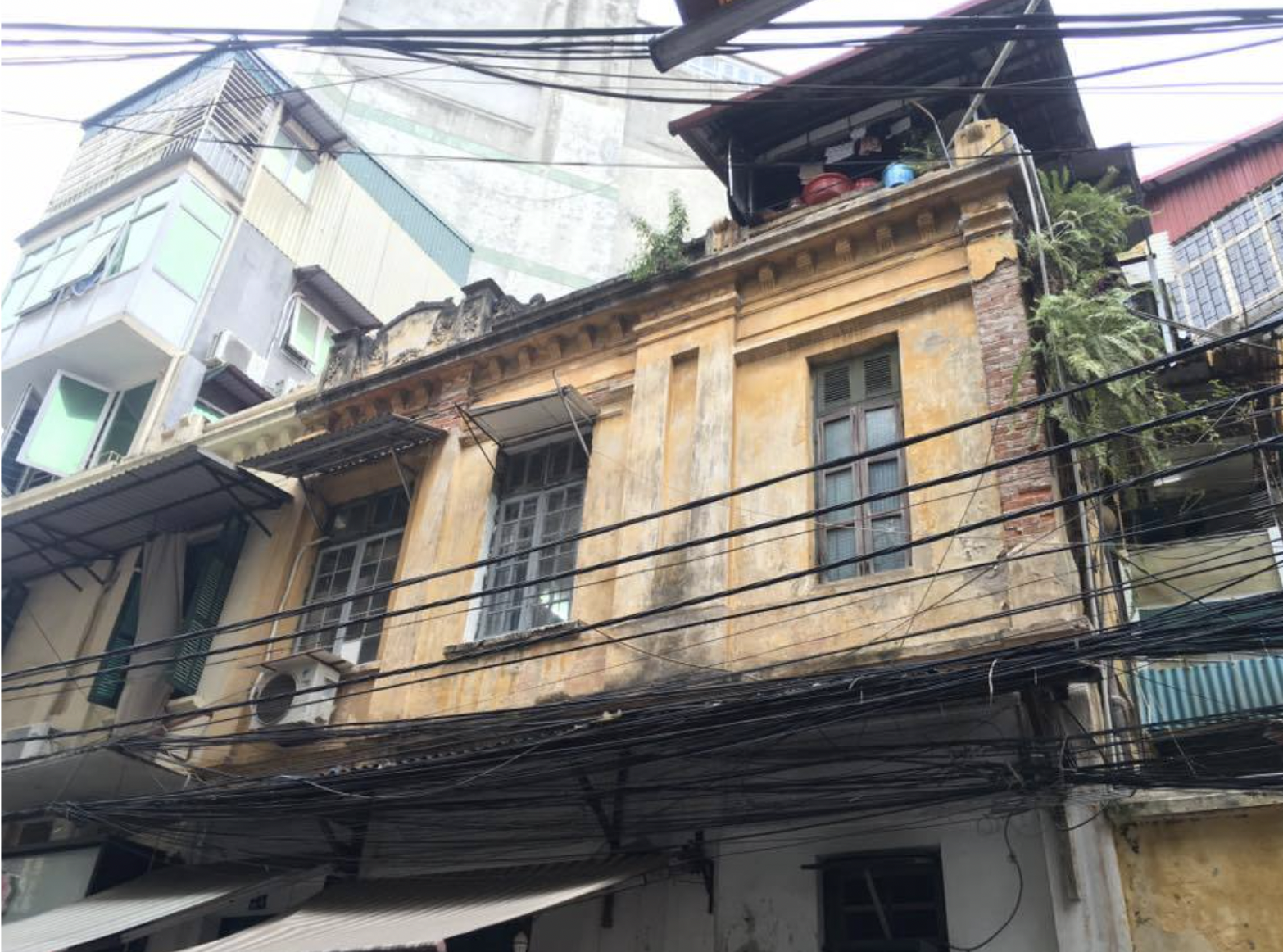
&nbsp;Thực trạng những căn biệt thự không được bảo trì và xuống cấp là thực tế của rất nhiều nơi
