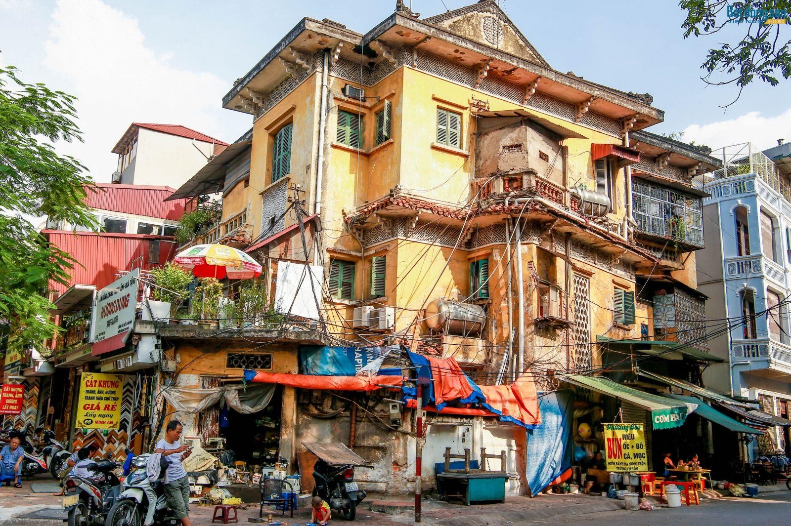 
Biệt thự cổ của Hà Nội là nơi sinh sống của không ít hộ dân
