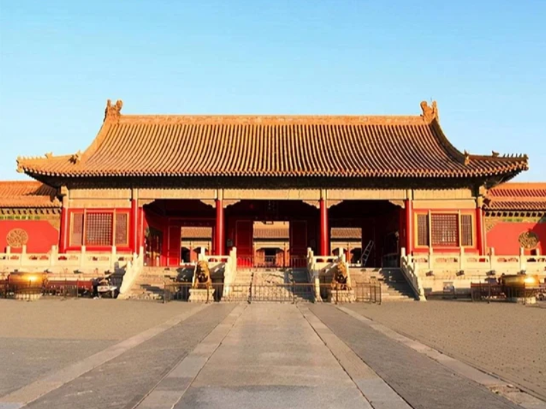 
Tử Cấm thành còn có tên gọi là Cố Cung, tọa lạc tại thủ đô Bắc Kinh và được xây dựng vào triều Minh - Thanh
