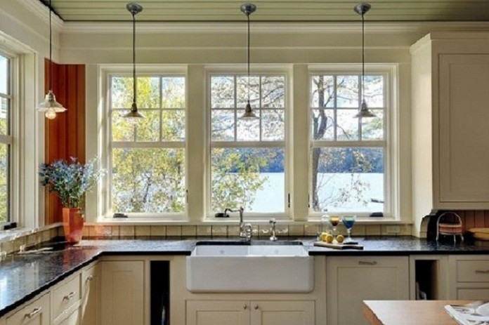 



Cửa sổ bếp cần phải có khung chịu lực để đem lại được cảm giác chắc chắn cũng như an toàn cho căn bếp

