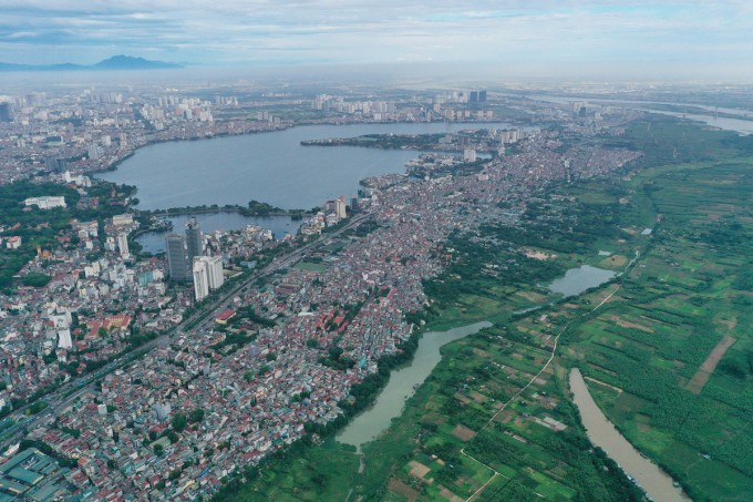 
Khu vực dân cư ngoài đê Nhật Tân, giáp bãi sông Hồng thuộc quận Tây Hồ.
