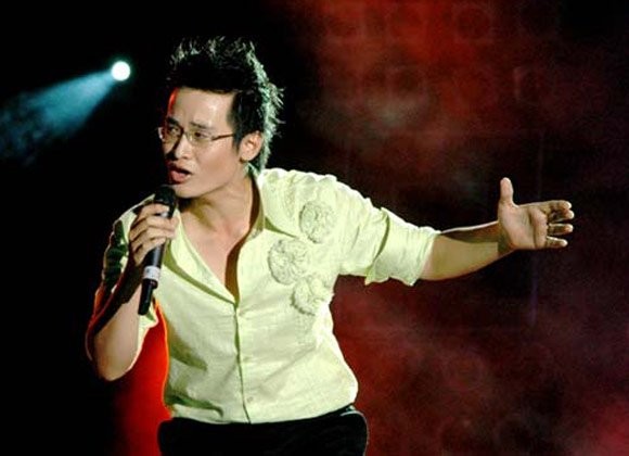 
Tên tuổi Hà Anh Tuấn bắt đầu nổi tiếng sau khi lọt vào Top 3 cuộc thi Sao Mai Điểm Hẹn năm 2006
