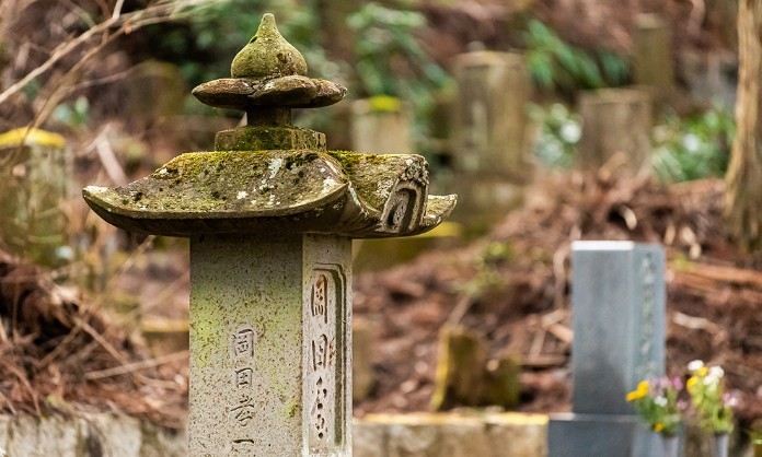 


Việc thăm mộ người mới chôn là điều không nên
