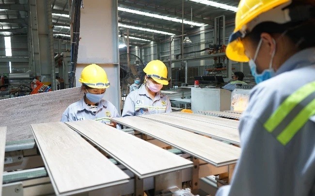 
Dù dịch bệnh COVID-19 hoành hành nhưng Tập đoàn Kim Tín - doanh nghiệp hàng đầu trong lĩnh vực vật liệu hàn, kim loại màu ứng dụng trong ngành công nghiệp đóng tàu, xe máy, tô tô,... vẫn ghi nhận được kết quả hoạt động khả quan
