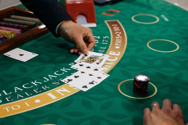 
Đức Phật dạy "chớ nên chạm đến cờ bạc" bởi thú vui này sẽ mang đến 6 điều hậu quả rất nghiêm trọng
