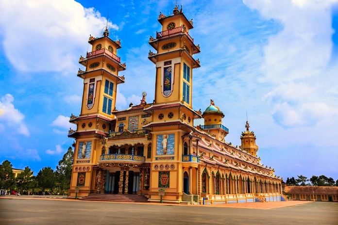 



Toà thánh Tây Ninh, công trình duy nhất tại Việt Nam ghi nhận sử dụng kết cấu bê tông cốt tre cho gần 100 công trình lớn nhỏ khác nhau.

