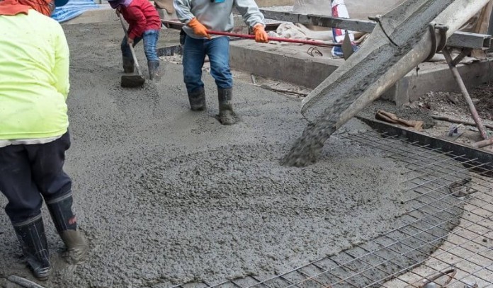 



Bê tông được tạo ra như thế nào - Cần phải thực hiện liên tục để đảm bảo bê tông không bị khô cứng trước khi thi công xong

