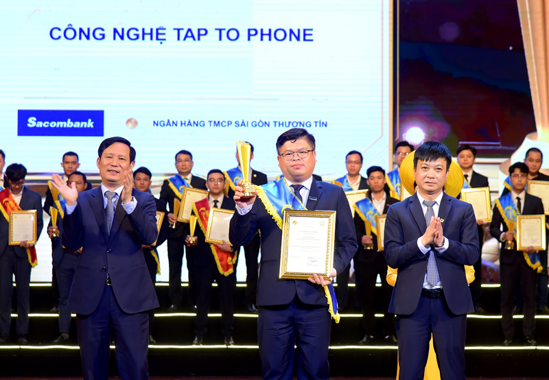 
Sacombank tiếp tục đạt giải trong khuôn khổ Lễ trao giải thưởng Sao Khuê 2022 với&nbsp;công nghệ thanh toán thẻ không tiếp xúc qua thiết bị di động của Sacombank có tên Tap to Phone
