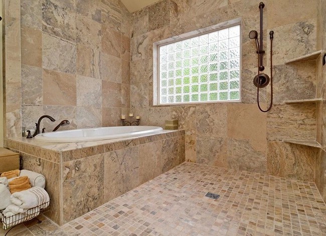 
Nếu chưa có ý tưởng thiết kế cho nhà tắm thì bạn hãy lựa chọn phong cách đơn giản, khi đó bạn sẽ thấy không gian phòng tắm nhà mình cũng độc đáo không kém những gia đình khác đâu
