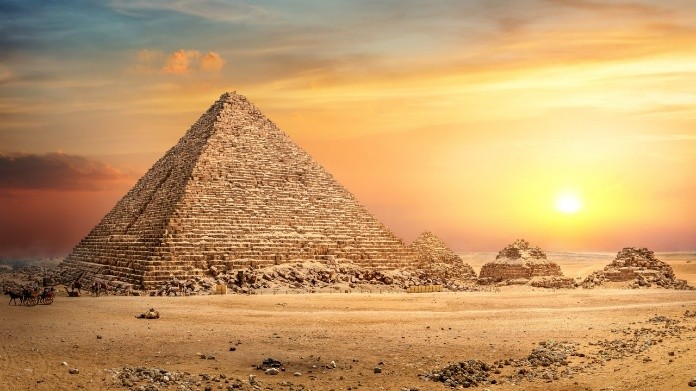 
Kim tự tháp Giza - Ai Cập là một trong bảy kỳ quan vĩ đại nhất thế giới
