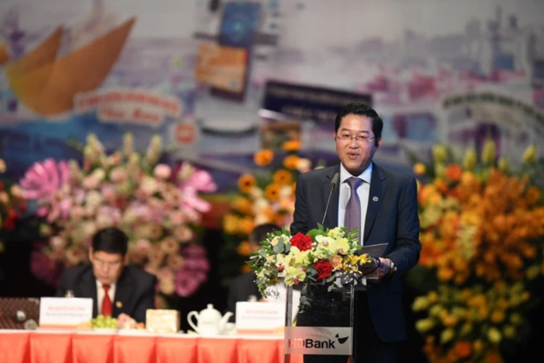 
Ông Phạm Quốc Thanh - TGĐ HDBank báo cáo tại đại hội
