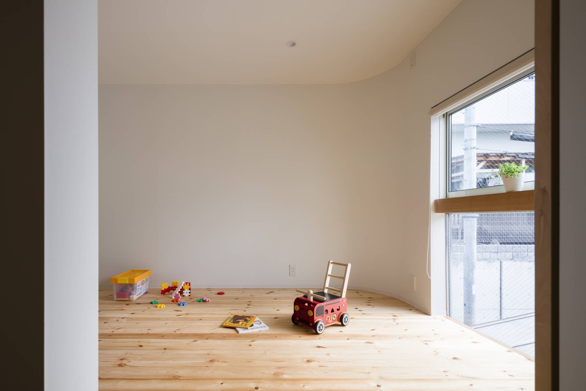 
Không gian tối giản và tràn ngập ánh sáng là tiêu chí được thể hiện xuyên suốt trong thiết kế của Melt House
