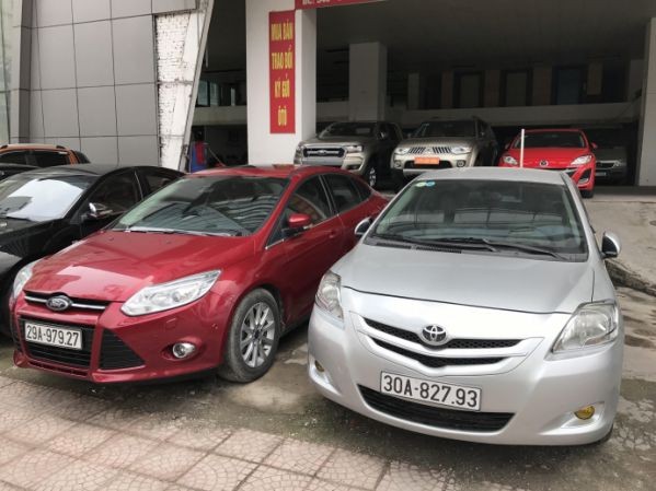 Khách hàng ồ ạt đi mua xe cũ