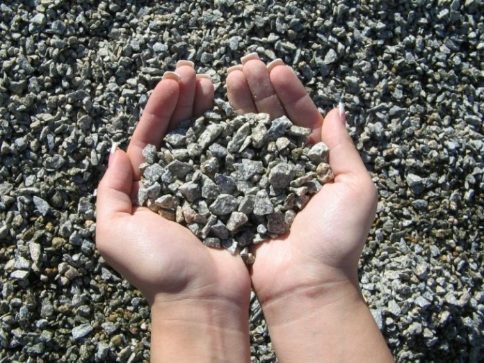 



Kiểm tra chất lượng đá dăm, cát

