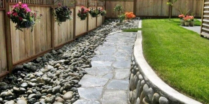 
Sân vườn nhà được trang trí bằng đá cuội sẽ hấp dẫn và trở nên xinh đẹp đến lạ thường
