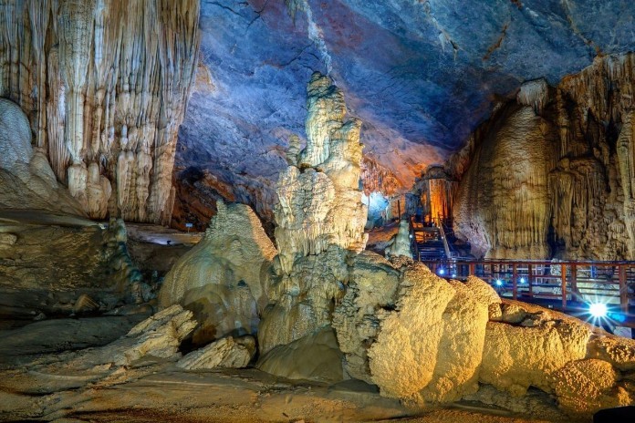 



Ở Việt Nam thì có rất nhiều núi đá vôi, trữ lượng đá vôi cũng rất lớn nhằm mục đích khai thác cho các ngành công nghiệp

