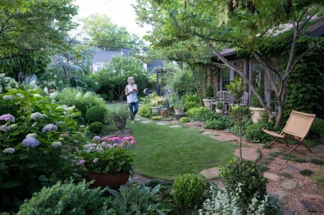 Dành ra 20 năm để làm vườn, người phụ nữ đã biến ước mơ về khu vườn cổ tích của mình trở thành hiện thực - ảnh 12