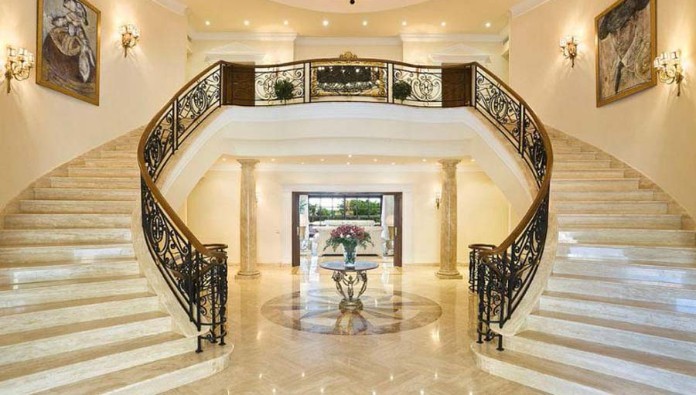Nên chọn màu đá cầu thang đẹp và hoa văn có sự tương đồng nhất định. 