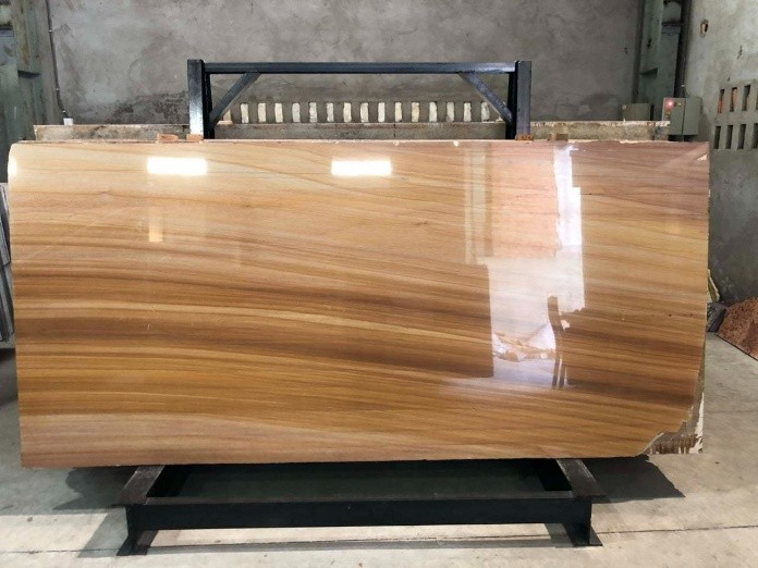 
Bàn đá vô cùng bóng lì với marble vân gỗ
