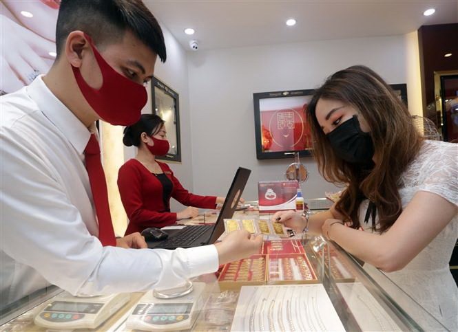 
Vàng 24K nếu bán đúng thời điểm đu đỉnh sẽ thu về lãi lớn còn vàng 18K sẽ bị mất giá theo thời gian
