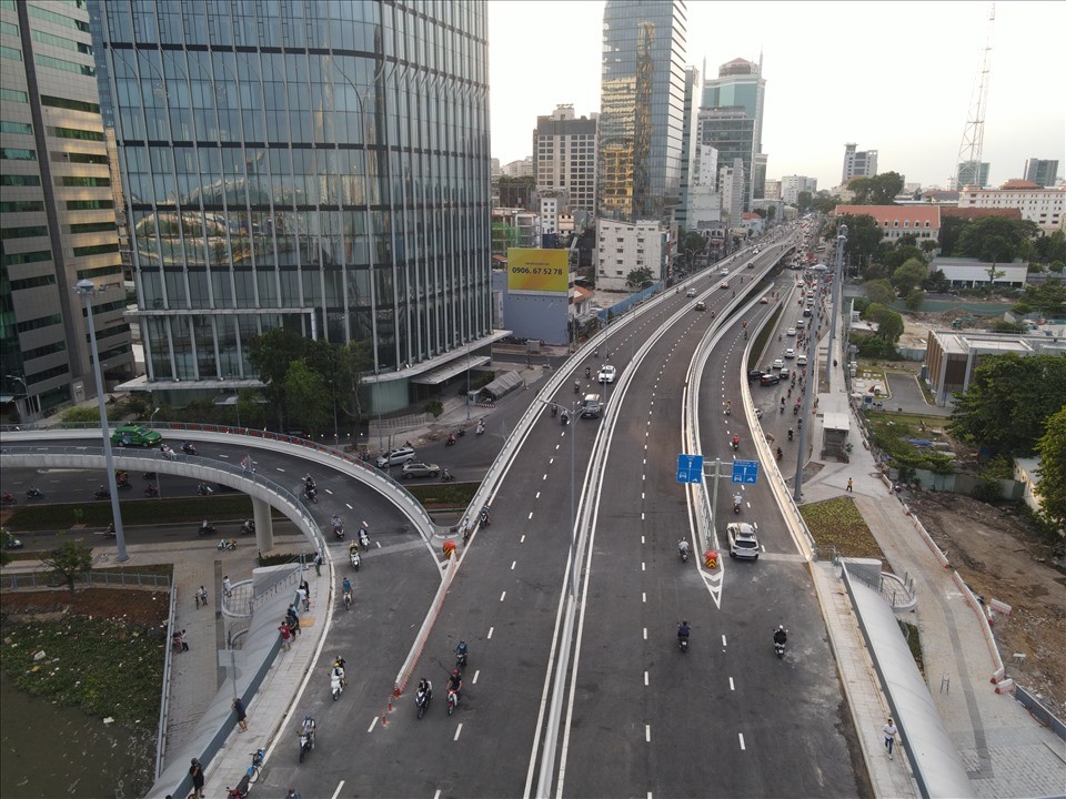 
Cầu Thủ Thiêm 2 giảm tình trạng ùn tắc giao thông cho cầu Sài Gòn, đường hầm vượt sông Sài Gòn và hầm Thủ Thiêm
