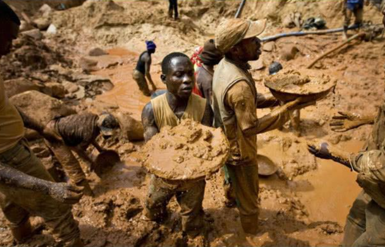 
Tại Mali, những người tham gia vào các đội đào vàng nhiều không thể đếm xuể&nbsp;
