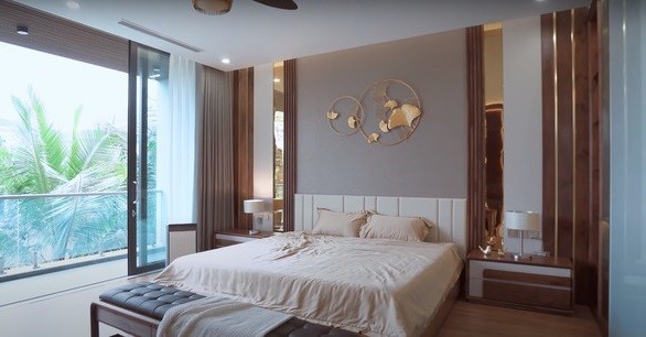 
Giường được thiết kế với tông màu nhẹ nhàng, phù hợp với nội thất làm từ gỗ góc chó
