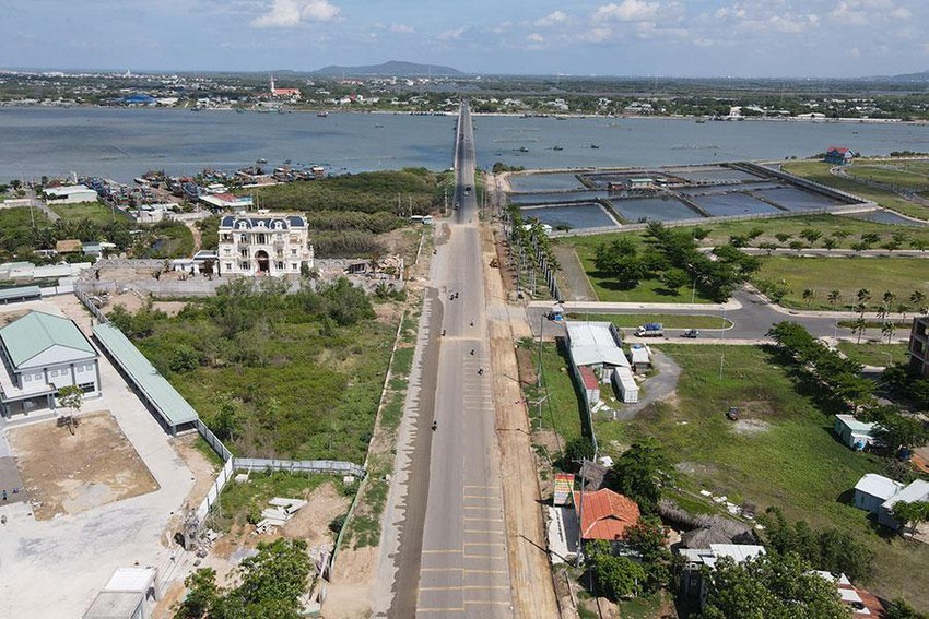 
Dự án xây mới cầu Cửa Lấp 2 đoạn nối TP Vũng Tàu với huyện Long Điền và nâng cấp đoạn từ ngã ba Lò Vôi (huyện Long Điền) đến khu du lịch Thùy Dương.
