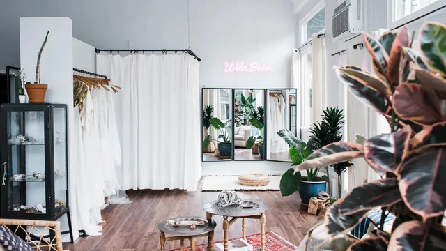 
WildBride, một cửa hàng váy cưới ở San Francisco, đang nhận thấy nhu cầu về trang phục và sự phức tạp của chuỗi cung ứng tăng cao
