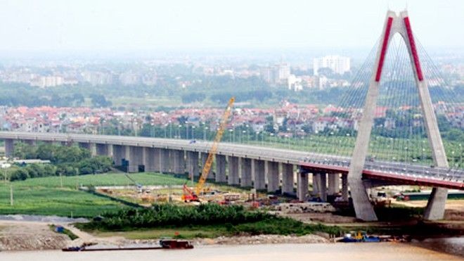 
Khu vực&nbsp;cầu Nhật Tân phía Đông Anh có giá lên đến hơn 200 triệu đồng/m2
