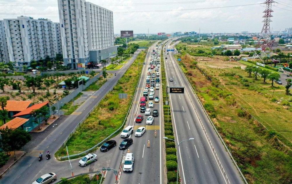 
Từ năm 2023 - 2025, thực hiện thi công xây dựng công trình và hoàn thành cao tốc Dầu Giây - Tân Phú. Ảnh minh họa.

