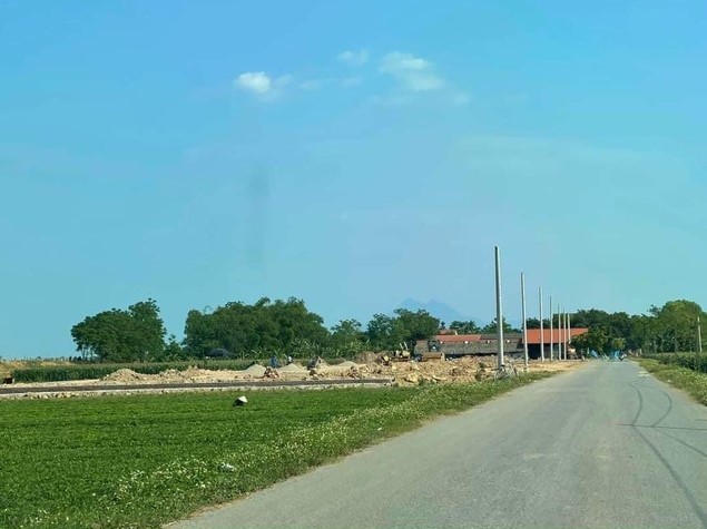 
Đất nền có sổ đỏ gần mặt đường tỉnh lộ 315, kết nối thị trấn Hưng Hóa, thị trấn Cổ Tiết với thị xã Phú Thọ đang là đích nhắm đến của nhiều nhà đầu tư

