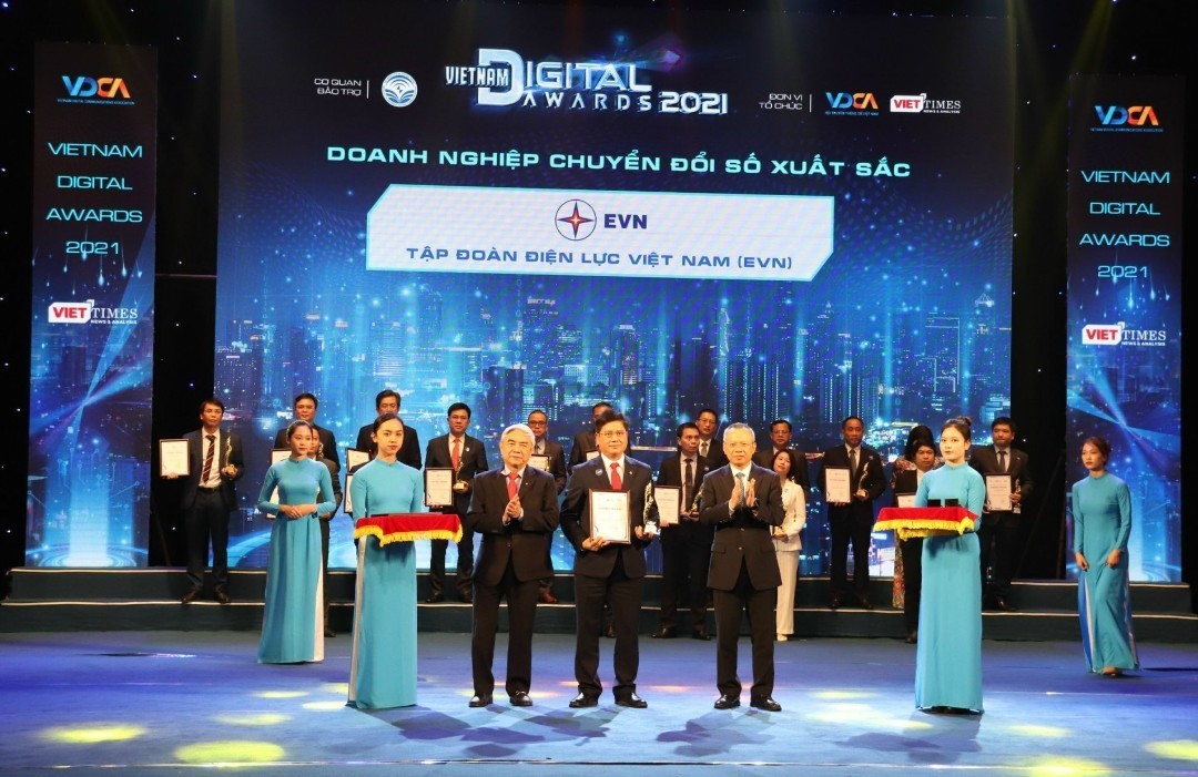 
Vào ngày 9/12/2021, Tập đoàn Điện lực Việt Nam (EVN) - công ty mẹ của EVN HANOI được Hội Truyền thông số Việt Nam vinh danh là Doanh nghiệp chuyển đổi số xuất sắc năm 2021
