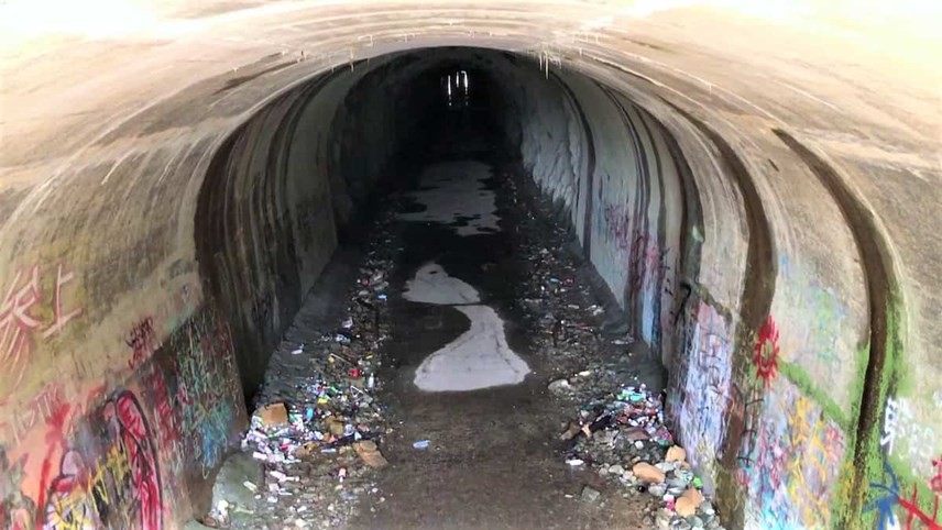 
Người dân địa phương cho biết, khu vực bên trong cũng như xung quanh của đường hầm Inunaki hiện nay chỉ toàn là rác thải và những hình vẽ bậy. Ảnh minh họa
