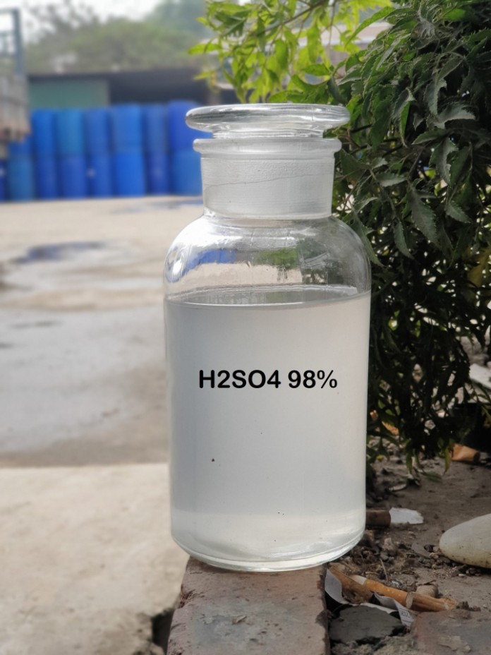 
Axit sunfuric là một axit quan trọng được sản xuất với số lượng lớn hàng năm

