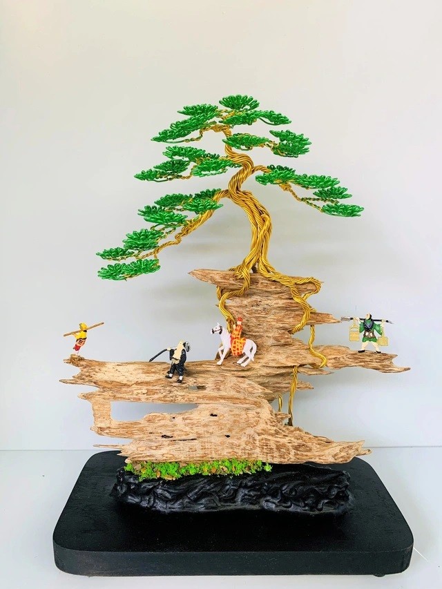 
Một sản phẩm bonsai khi ra đời phải đáp ứng được các tiêu chí như chi tán, bộ đế, thân
