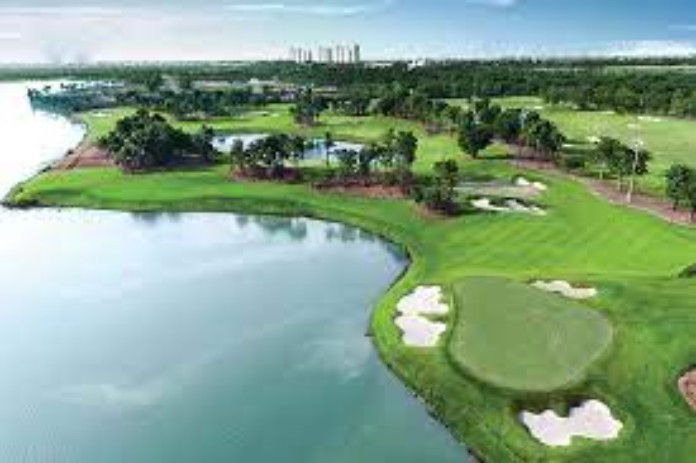 
Sân golf là một địa điểm thu hút nhiều người
