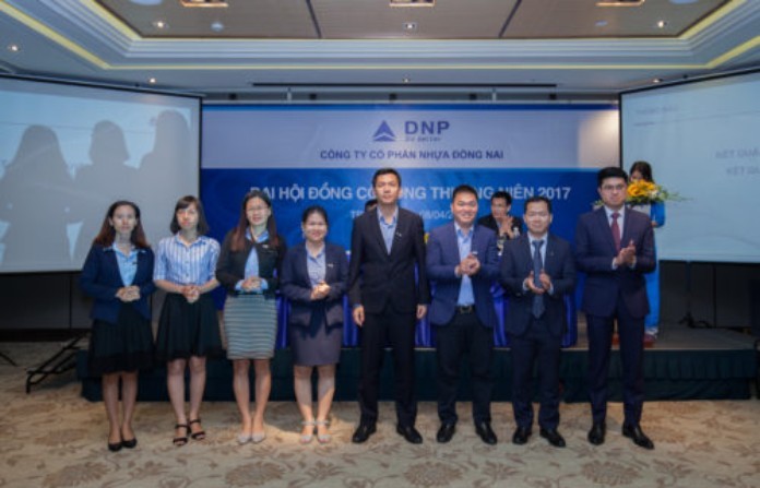 Đội ngũ cán bộ nhân viên của doanh nghiệp Nhựa Đồng Nai