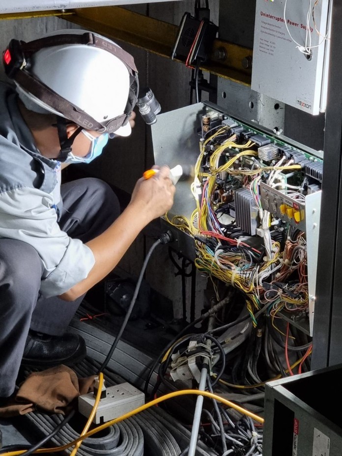 
Tường Việt với đội ngũ nhân sự giàu kinh nghiệm, thực hiện bảo trì, bảo dưỡng định kỳ cho hệ thống thang máy
