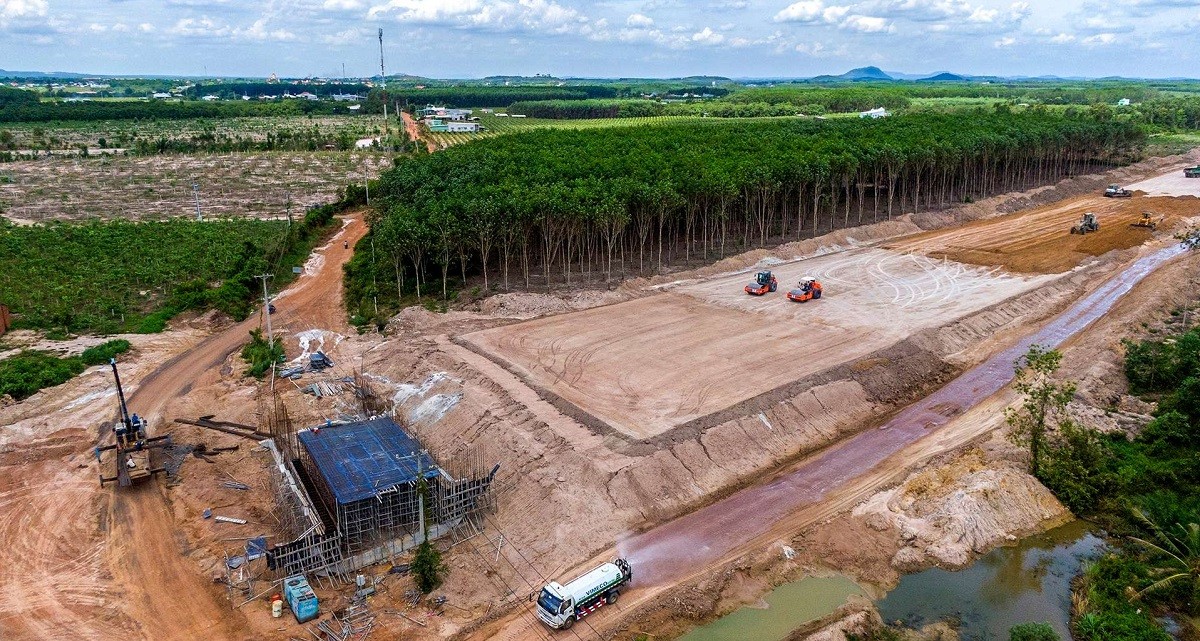 
Công trường thi công dự án cao tốc Phan Thiết - Dầu Giây.
