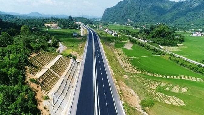 
Cao tốc kết nối từ Hòa Bình tới các vùng kinh tế trọng điểm
