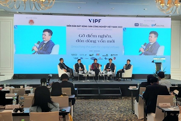 
Các diễn gia tại Diễn đàn đang thảo luận về các giải pháp tháo gỡ “điểm nghẽn” cho động sản công nghiệp Việt Nam.
