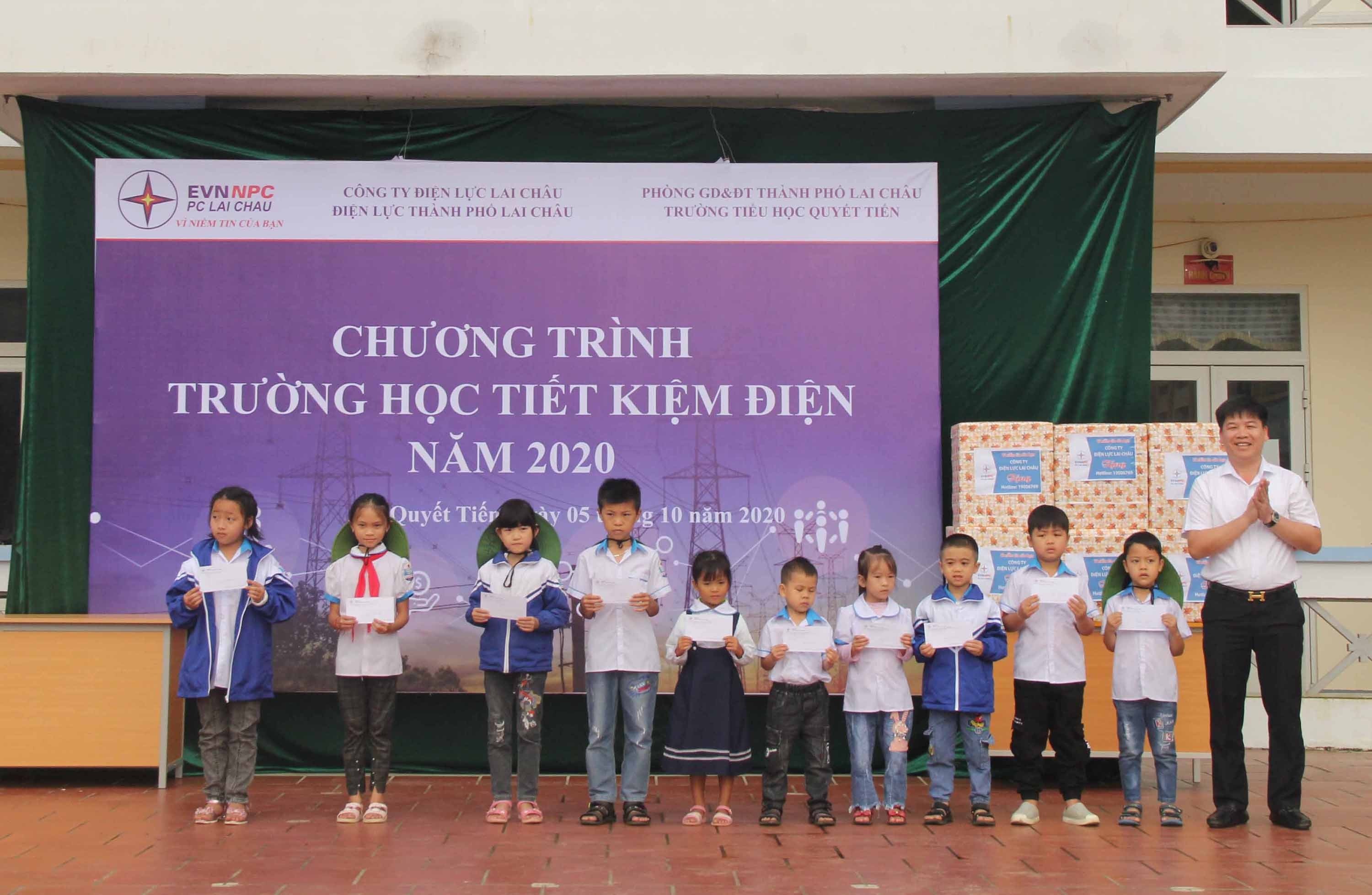 
Xây dựng chương trình tiết kiệm điện tại các trường học
