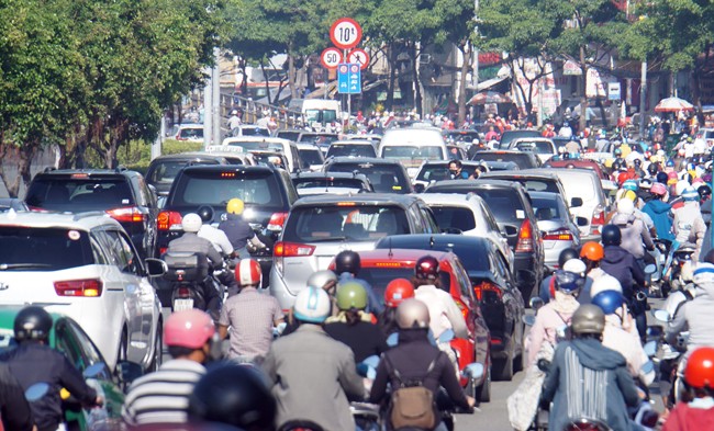 
TP. Hồ Chí Minh “siết” xây dựng cao ốc để giảm tình trạng ùn tắc giao thông
