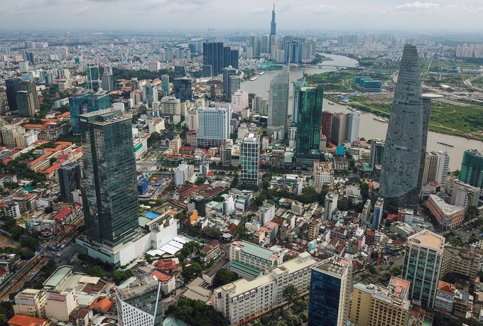 
Nhìn từ trên cao, TP. Hồ Chí Minh có rất nhiều tòa nhà cao tầng nằm san sát nhau
