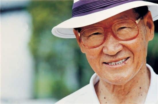 

Chung Ju Yung sinh ngày 25/11/1915 tại Tongchon, ông là con trưởng của một gia đình bần nông có 6 anh em

