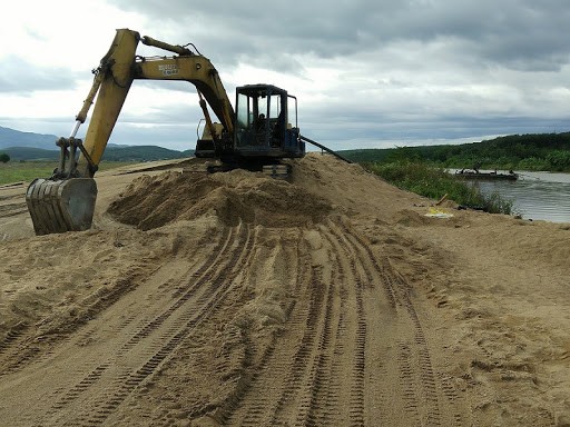 Cát đen san lấp có khả năng chịu tải khối lượng lớn.