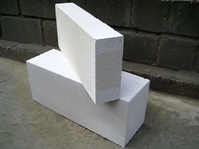 
Gạch bê tông khí chưng áp có thiết kế khối đặc và có 2 màu đặc trưng là trắng và xám
